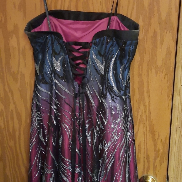 Dress - Picture 3 of 4